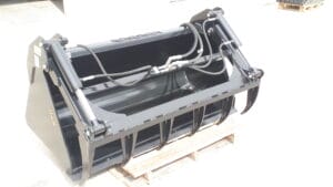 Skid steer bucket with grapple