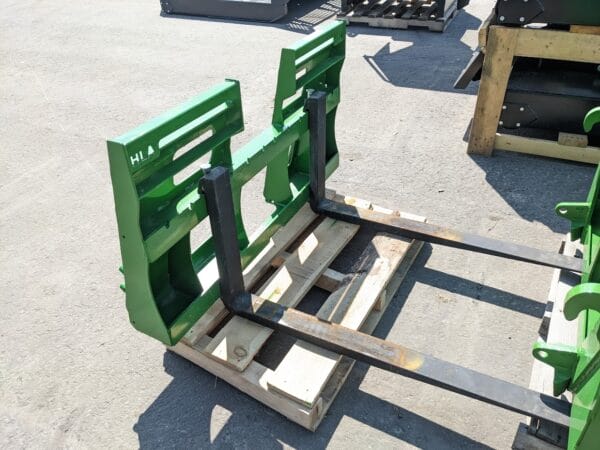 HLA Pallet Forks 2000 pound rated for JD440/540 Pallet forks for JD 440/540