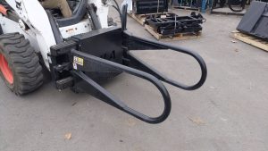 square bale grapple in closed position