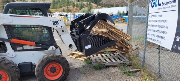 Rock Bucket Grapple moving Pallets Rock Bucket Grapple moving Pallets